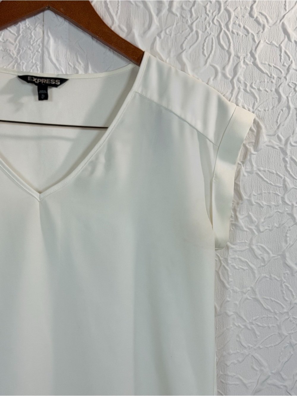 Express White Silky V Neck Lightweight Blouse Top Sz XS - Picture 5 of 14